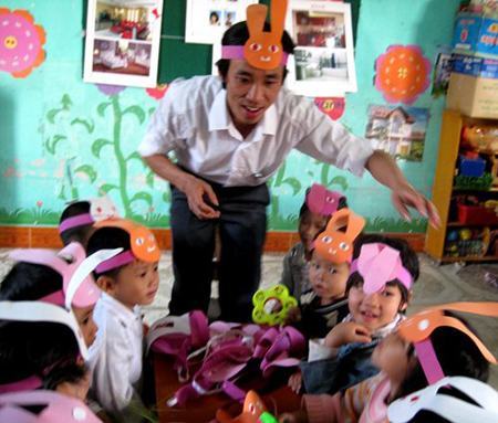 “Chú… là mẹ, các cháu là con”