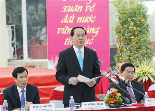 Chủ tịch nước tham gia vòng xòe đại đoàn kết và các trò chơi dân gian