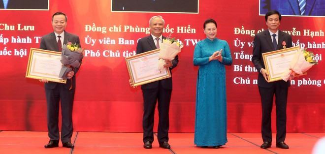 Chủ tịch nước Nguyễn Phú Trọng tặng Huân chương Lao động cho 15 lãnh đạo Quốc hội - ảnh 1