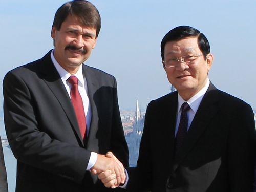 Chủ tịch nước Trương Tấn Sang hội đàm với Tổng thống Hungary