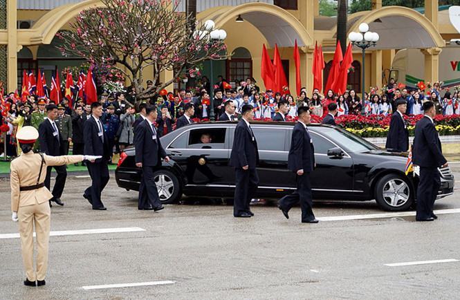 Chủ tịch Triều Tiên Kim Jong-un về Hà Nội bằng xe Mercedes-Benz S600 chống đạn
