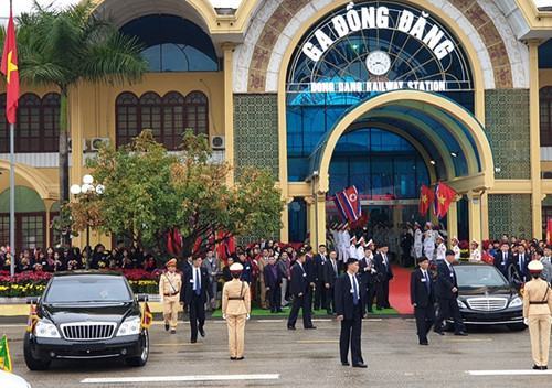 Chủ tịch Triều Tiên Kim Jong-un về Hà Nội bằng xe Mercedes-Benz S600 chống đạn - ảnh 1