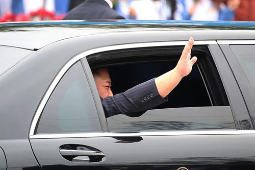 Chủ tịch Triều Tiên Kim Jong-un về Hà Nội bằng xe Mercedes-Benz S600 chống đạn - ảnh 2