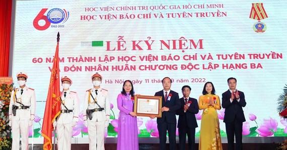 Chú trọng đạo đức người làm báo và làm công tác văn hóa – tư tưởng