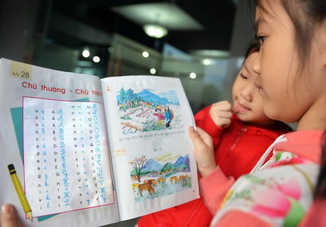 Chữ viết hoa như rồng, như mây, cô trò đều khổ