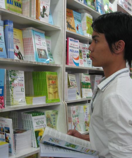 Chuẩn bị cho mùa thi đại học – cao đẳng: Rối với sách tham khảo