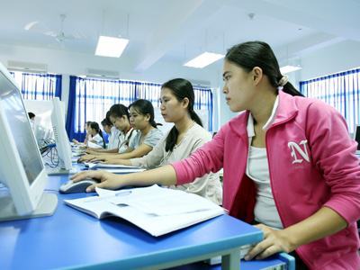 Chuẩn đầu ra cách xa thực tế