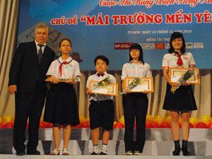 Chung kết cuộc thi Hùng biện tiếng Anh về “Mái trường mến yêu – 2010”: Những niềm vui vỡ òa…