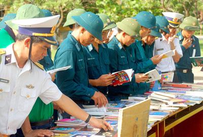 Chung tay góp sách, chắp cánh ước mơ