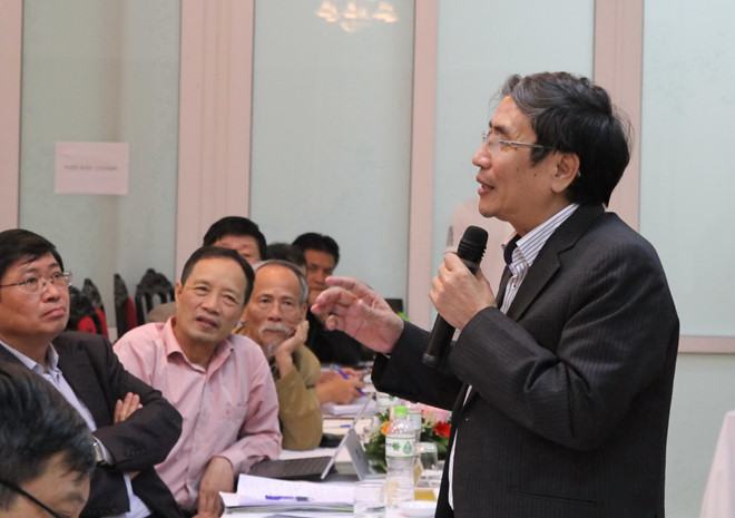 Ông Vũ Đình Chuẩn, Vụ trưởng Vụ Giáo dục trung học, trả lời trong buổi họp báo /// Ảnh: Việt Cường