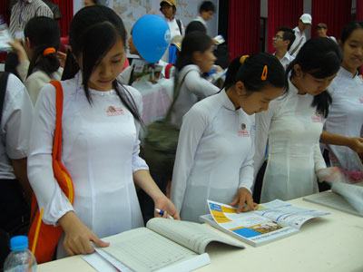 Chương trình tư vấn hướng nghiệp – tuyển sinh 2012