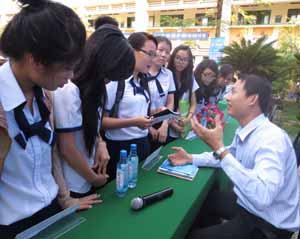 Chương trình tư vấn tuyển sinh ĐH, CĐ 2013: “Gỡ rối” thông tin cho hơn 3.000 học sinh