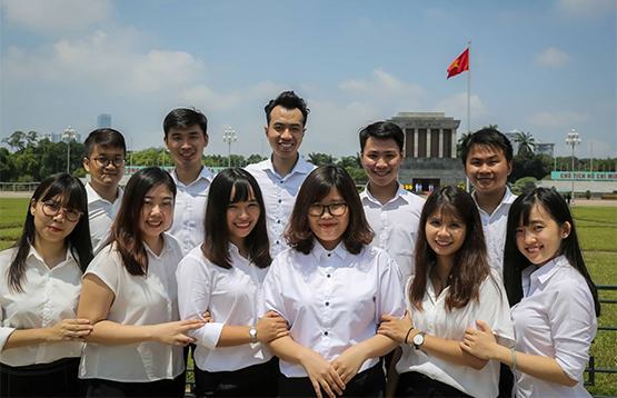 Đoàn đại biểu SSEAYP viếng Lăng Chủ tịch