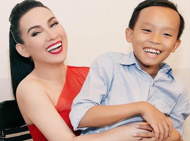 Chuyện con nuôi ở showbiz ảnh 1