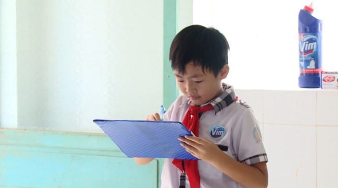 Chuyện lạ học đường: Xuất hiện ‘sao đỏ nhà vệ sinh’