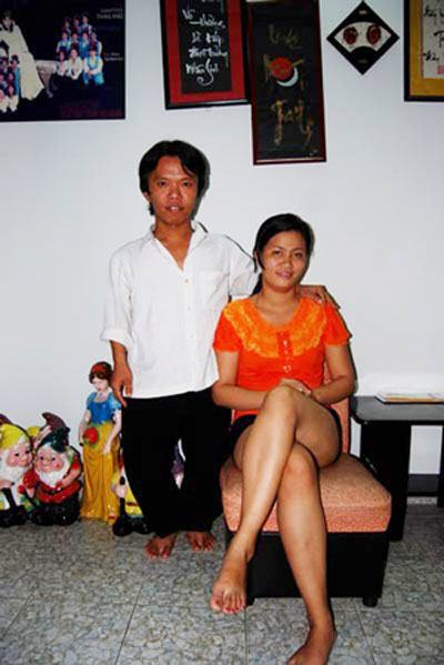 Chuyện tình “chân dài” lấy chồng cao 1m30