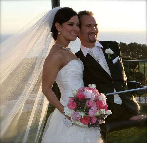 Chuyện tình sét đánh của Nick Vujicic với người vợ xinh đẹp