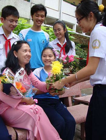 Có ai quên đôi tay người xưa!