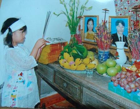 Cô bé 4 tuổi mất gia đình sau một đêm