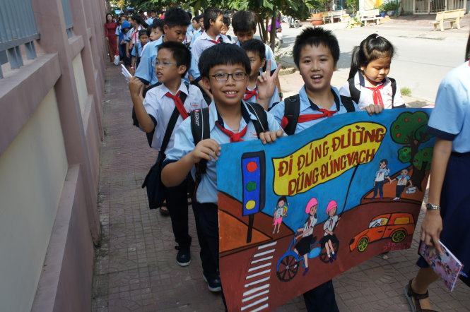 Cổ động thói quen đi bộ đến trường