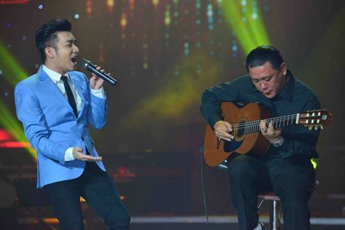 Danh ca Giao Linh cũng g&oacute;p mặt trong chương tr&igrave;nh với tiết mục tốp ca c&ugrave;ng với ca sĩ Ho&agrave;ng Ch&acirc;u, ca sĩ Uy&ecirc;n Trang v&agrave; Phương Mỹ Chi trong ca kh&uacute;c L&ograve;ng mẹ. Đ&acirc;y l&agrave; một tiết mục th&uacute; vị bởi quy tụ c&aacute;c giọng h&aacute;t của nhiều thế hệ v&agrave; cũng l&agrave; một cơ hội hiếm c&oacute; của Phương Mỹ Chi. Ca sĩ Quang H&agrave; cũng tham gia chương tr&igrave;nh tối qua với ca kh&uacute;c Xu&acirc;n họp mặt