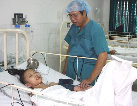 Cô gái mang khối u nặng hơn nửa trọng lượng cơ thể