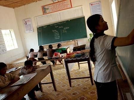 Cô giáo 12 năm đi 55km tới trường hàng ngày