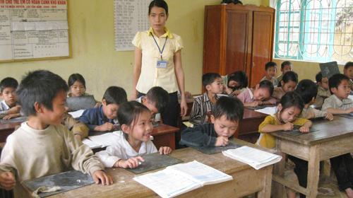 Cô giáo trẻ ở bản Dao