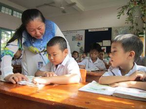 Coi kiểm tra định kì học sinh lớp 1: Nên giao cho giáo viên dạy lớp 1