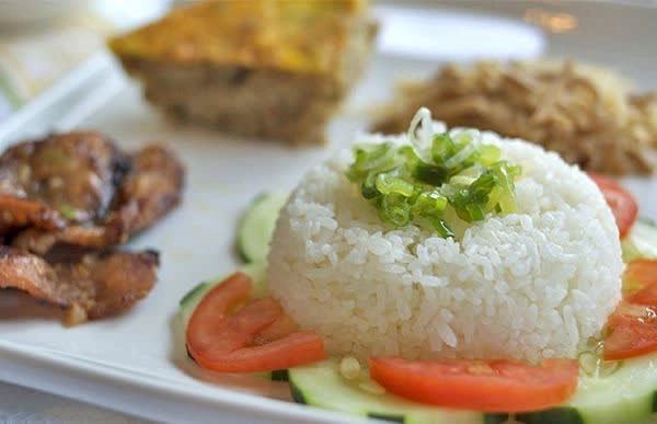 Ăn nhiều cái gì cũng có thể gây tăng cân chứ không riêng chỉ cơm trắng.