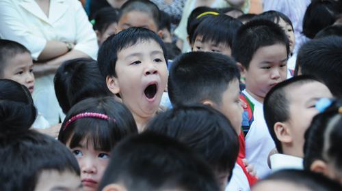 Con em ta học như thế nào?