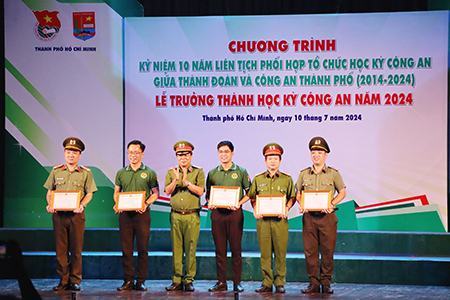 “Học kỳ công an” vun đắp ước mơ trở thành chiến sĩ công an nhân dân