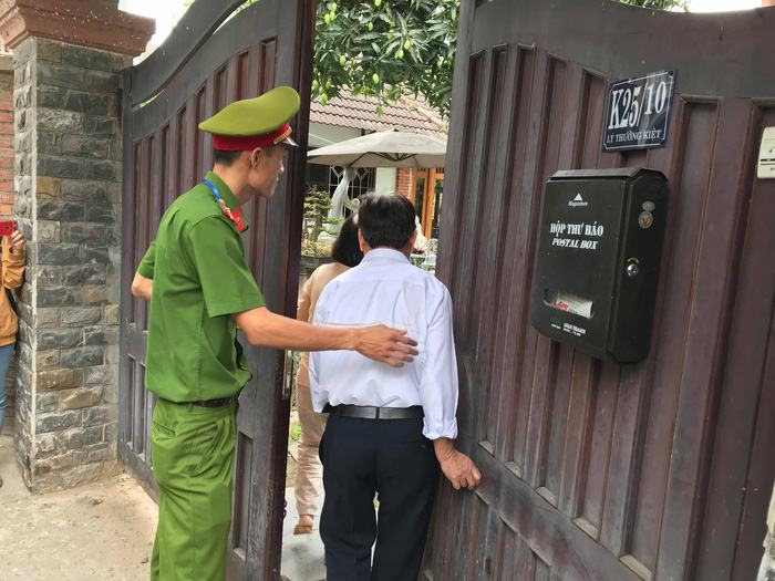 Công an khám xét nhà 2 cựu chủ tịch Đà Nẵng liên quan Vũ nhôm - Ảnh 1.