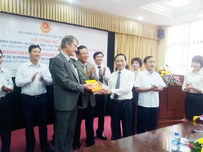 Công bố chuyển giao giáo trình ngành quản lý siêu thị