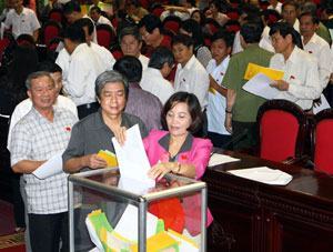 Công bố kết quả bỏ phiếu tín nhiệm lãnh đạo cấp cao