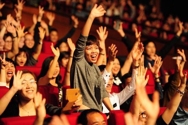 Công chúng dễ dãi hay ngây thơ? Cong chung de dai hay ngay tho?