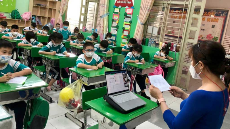 Công việc giáo viên thời dịch bệnh: Chạy đôn đáo giữa những lớp học có F0 - ảnh 1