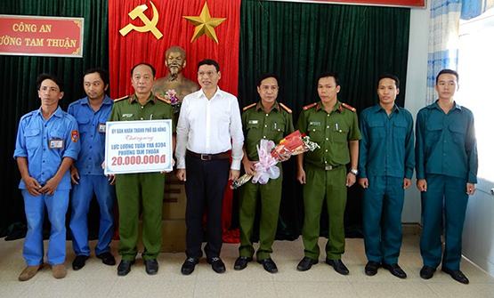 Thưởng nóng lực lượng tuần tra bắt nhanh đối tượng giết người