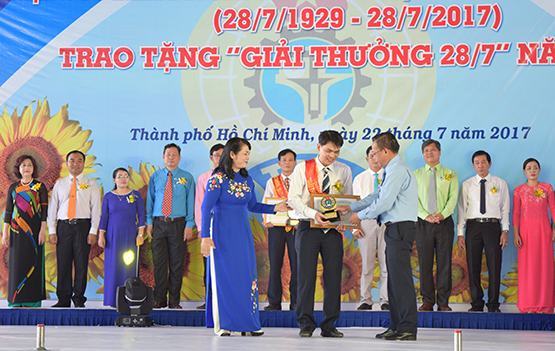 Các công đoàn cơ sở: Phối hợp với doanh nghiệp chăm lo cho người lao động