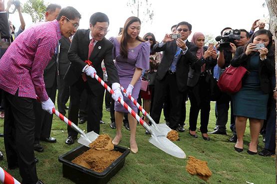 Khai trương công viên APEC