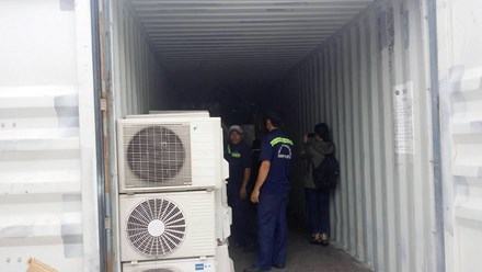 Container hàng điện tử nhập lậu ngụy trang rổ nhựa ảnh 3