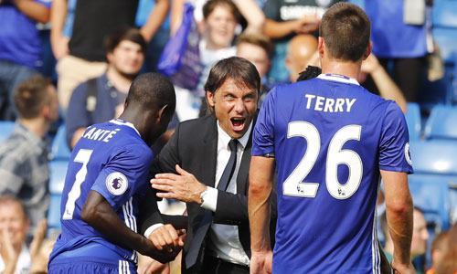 Conte nhắc học trò không nên mất tập trung vì derby Manchester