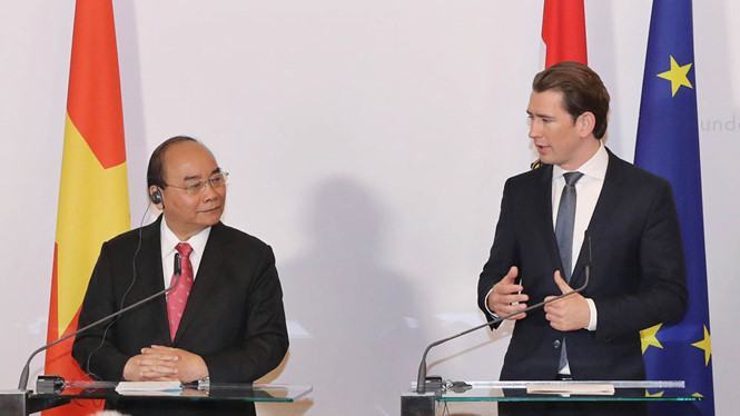 Thủ tướng Nguyễn Xuân Phúc và Thủ tướng Sebastian Kurz gặp gỡ báo chí sau hội đàm /// TTXVN