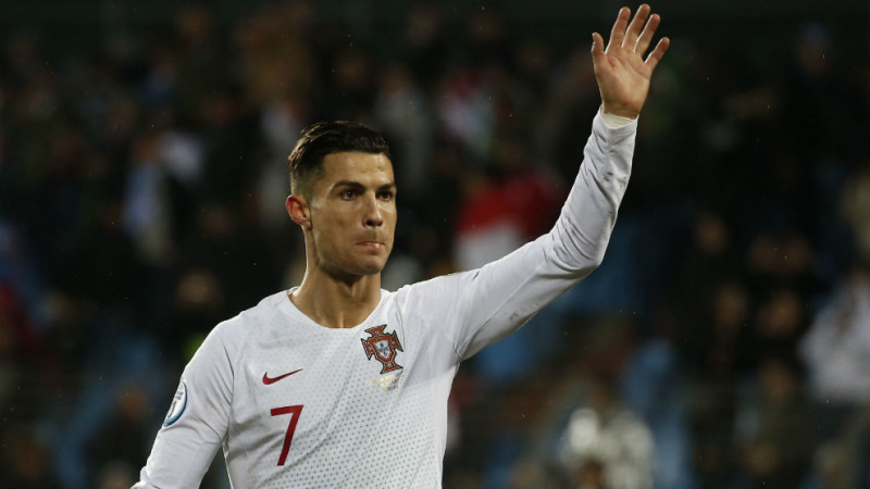 Cris Ronaldo: Tôi ghét bị thay ra sân