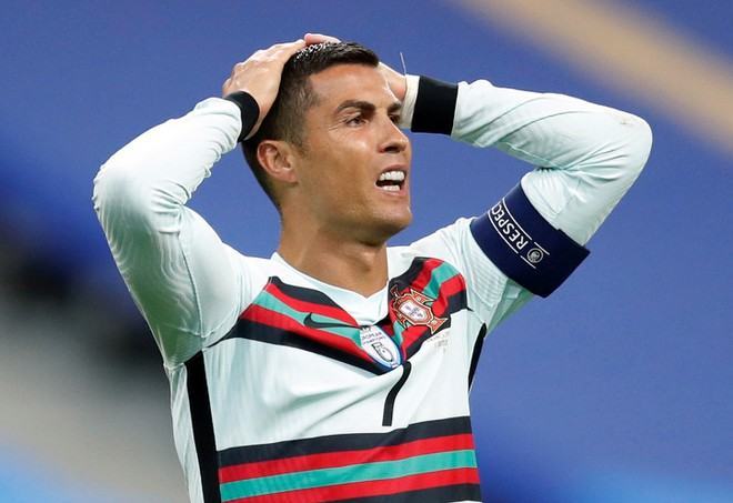 Cristiano Ronaldo dương tính Covid-19 lần thứ hai và bỏ lỡ đối đầu với Messi