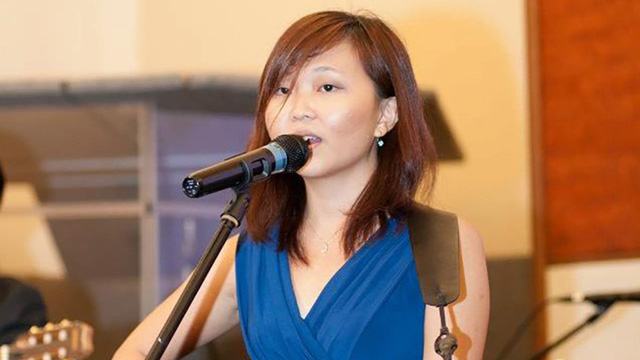 Hành trình tìm lại giọng hát của cô gái Singapore