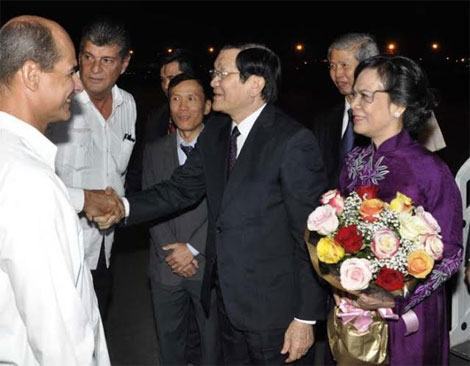 Chủ tịch nước bắt đầu thăm chính thức Cuba