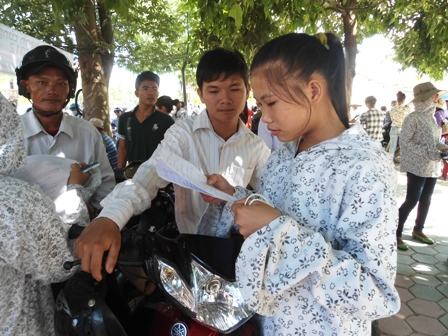 Cụm thi Vinh: Mang… dao vào phòng thi, thí sinh bị đình chỉ thi