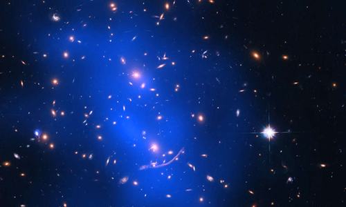 Hai cụm thiên hà chứa hàng trăm tỷ ngôi sao sắp va chạm