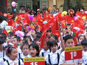 Cung cấp đủ sách giáo khoa cho HS